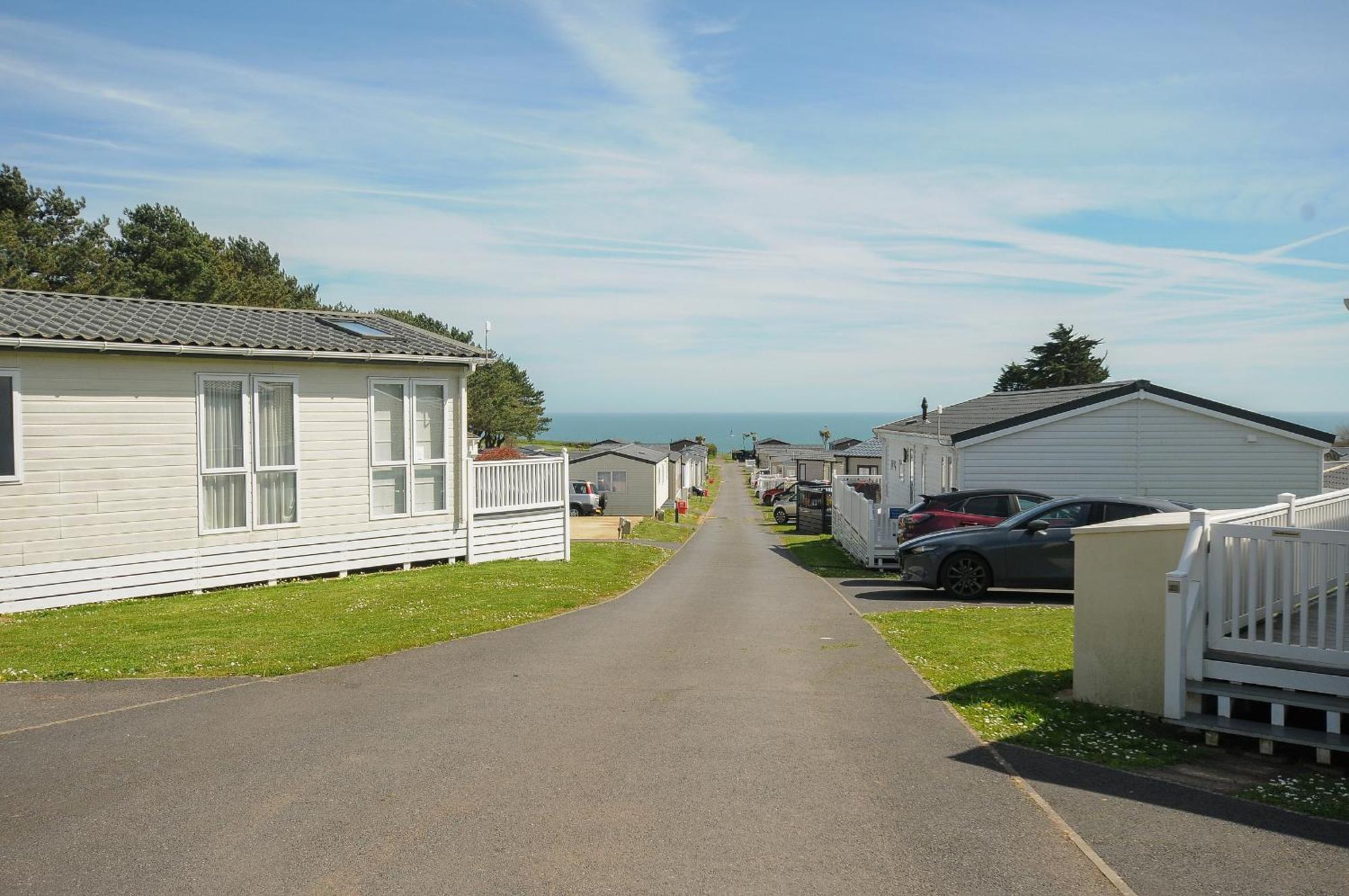 Tb Chalet T2 At Landscove Holiday Park Brixham Bagian luar foto