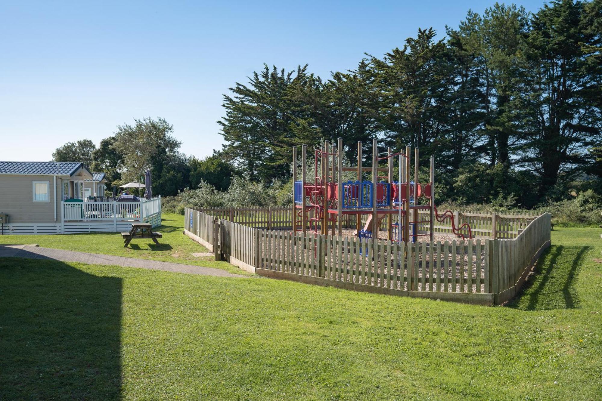 Tb Chalet T2 At Landscove Holiday Park Brixham Bagian luar foto